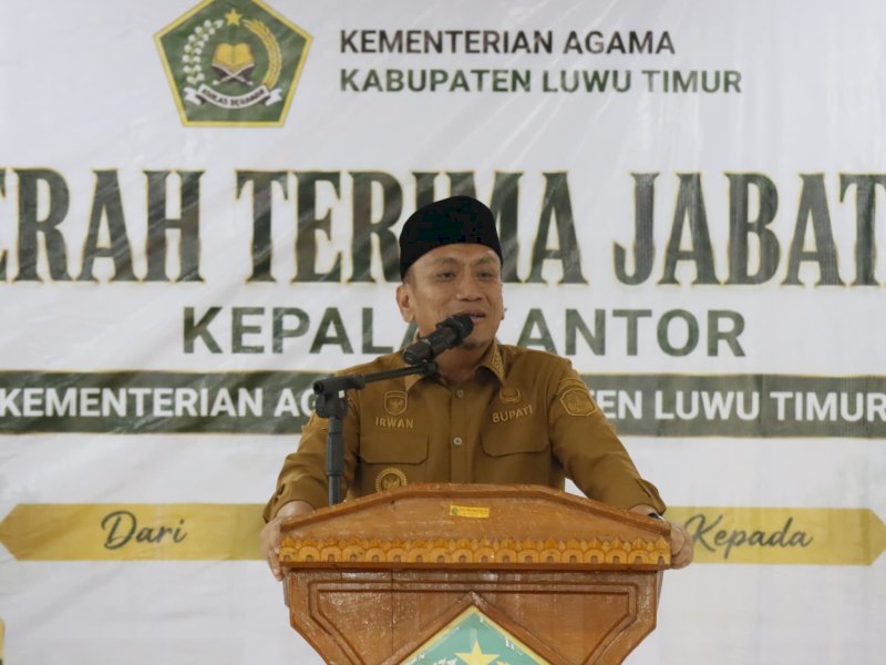 Bupati Luwu Timur, Irwan Bachri Syam, menghadiri acara Serah Terima Jabatan (Sertijab) Kepala Kantor Kementerian Agama (Kemenag) Kabupaten Luwu Timur yang berlangsung di Kantor Kemenag Lutim, Senin (20/07/2026). @Jejakfakta/dok. Humas Pemkab Lutim