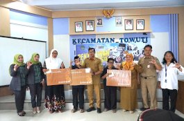 Senyum Bahagia Lansia Towuti, Bantuan Rp3 Juta Program Kartu ATM Lansia Mulai Cair