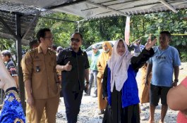 BPBD Luwu Timur Salurkan Bantuan Darurat bagi Korban Kebakaran di Maliwowo