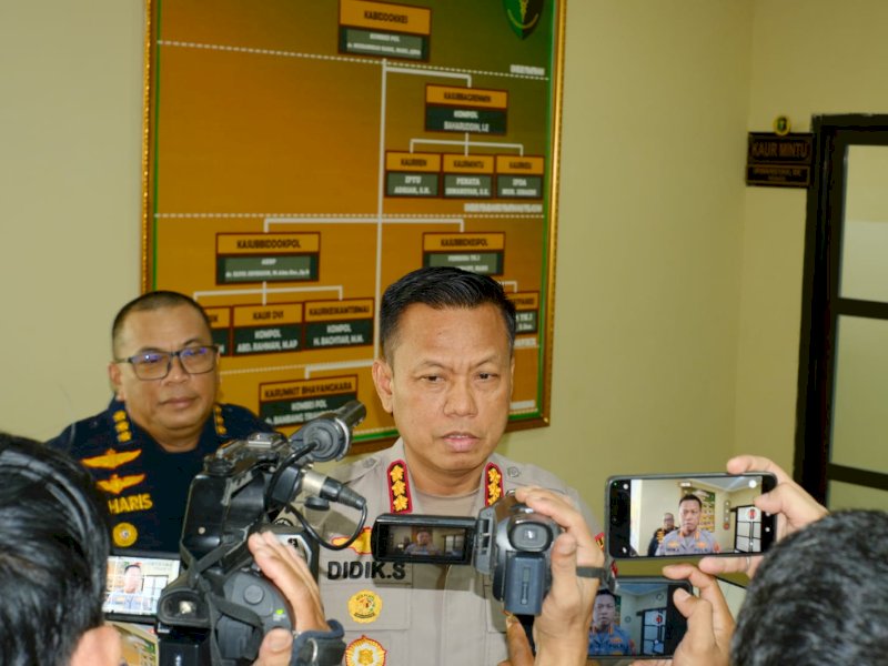 Kabid Humas Polda Sulsel Kombes Pol. Didik Supranoto, saat memberikan keterangan penyelidikan terkait peristiwa tenggelamnya kapal KM Nurul Salsa, Rabu (22/7/2026). @Jejakfakta/dok. Ist.