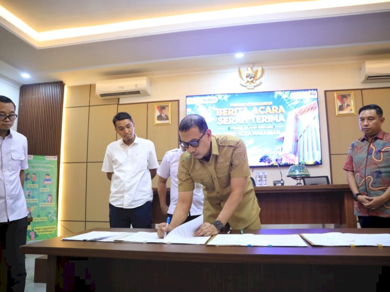Sekretaris Daerah (Sekda) Kota Makassar, Andi Zulkifly Nanda, saat menghadiri penandatanganan Berita Acara Serah Terima Sementara (BAST) pembangunan Gedung DPRD Kota Makassar di Kantor Balai Penataan Bangunan, Prasarana, dan Kawasan (BPBPK) Sulawesi Selatan, Senin (27/7/2026). @Jejakfakta/dok. Humas Pemkot Makassar