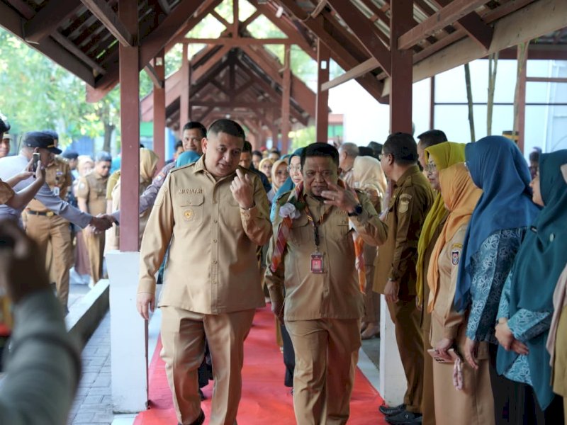 Wali Kota Makassar, Munafri Arifuddin, menyambut Tim Verifikasi Lapangan Lomba Desa dan Kelurahan Tingkat Provinsi Sulawesi Selatan di Aula Poltekkes, Kelurahan Gunung Sari, Kecamatan Rappocini, Senin (27/7/2026). @Jejakfakta/Humas Pemkot Makassar
