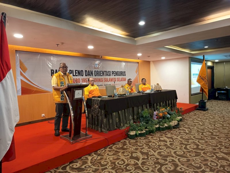 Ketua Golkar Sulsel terpilih, Ilham Arief Sirajuddin memberikan pengarahan pada Rapat Pleno I dan Orientasi PDK Kosgoro 1957 Sulawesi Selatan di Hotel Almadera Makassar, Minggu (26/7/2026). @Jejakfakta/dok. Ist. 