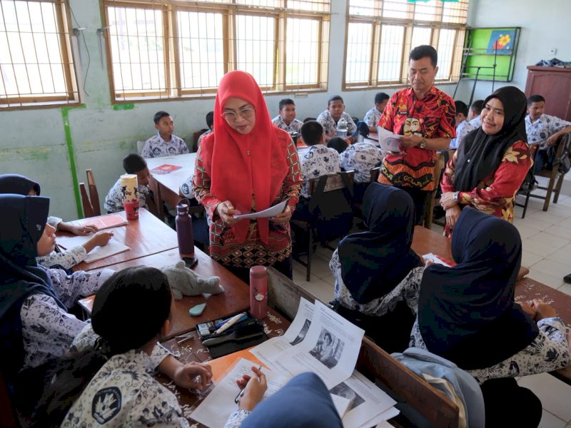 Bupati Gowa, Sitti Husniah Talenrang, saat mengunjungi SMP Negeri 1 Sungguminasa, Kamis (30/7/2026). @Jejakfakta/dok. Humas Pemkab Gowa 