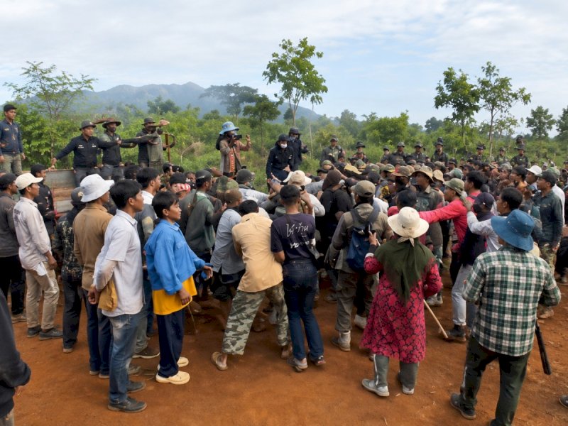 Penggusuran terhadap Petani Laoli di Kabupaten Luwu Timur. PHR menilai pembongkaran rumah, ancaman perataan kebun, dan pengerahan aparat keamanan dalam proyek strategis nasional (PSN) PT Indonesia Huali Industrial Park (IHIP) telah berkembang menjadi krisis kemanusiaan. @Jejakfakta/dok. Ist.