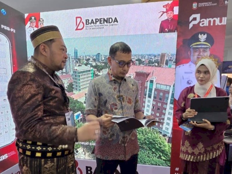 Kepala Bapenda Kota Makassar, Andi Asminullah, perkenalkan ke publik inovasi PAMUNGKAS (Pelayanan Pajak Terpadu Unggul dan Praktis),  dalam Pameran Seminar Proyek Perubahan Pelatihan Kepemimpinan Nasional (PKN) Tingkat II yang digelar di Kantor Lembaga Administrasi Negara (LAN), Rabu (29/7/2026). @Jejakfakta/dok. Humas Pemkot Makassar