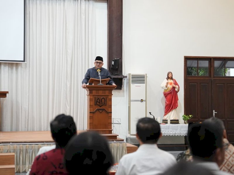Wali Kota Makassar, Munafri Arifuddin, saat menghadiri pengukuhan pengurus FKLA Sulsel di Aula Keuskupan Agung Makassar, Jumat (31/7/2026). @Jejakfakta/dok. Humas Pemkot Makassar