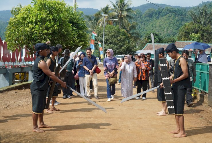Padungku Matano Jadi Momentum Merawat Tradisi dan Menjaga Keindahan Danau Matano