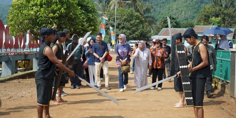 Padungku Matano Jadi Momentum Merawat Tradisi dan Menjaga Keindahan Danau Matano