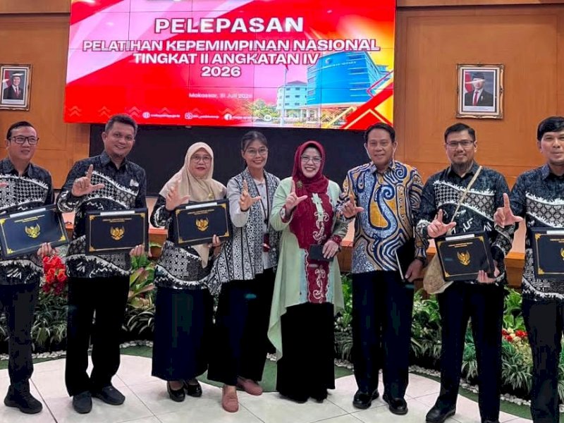 Sekretaris Daerah Kabupaten Luwu Timur, Ramadhan Pirade, menghadiri acara pelepasan peserta Pelatihan Kepemimpinan Nasional (PKN) Tingkat II Angkatan IV Tahun 2026 yang diselenggarakan oleh Pusat Pembelajaran dan Strategi Kebijakan Manajemen Pemerintahan (Pusjar SKPM) Lembaga Administrasi Negara (LAN) RI di Makassar, Jumat (31/7/2026). @Jejakfakta/dok. Humas Pemkab Lutim