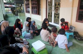 Mahasiswa KKN Unhas Gelombang 116 Edukasi Pentingnya Gizi Ikan kepada Anak-anak di RW 03 Kelurahan Galung Maloang