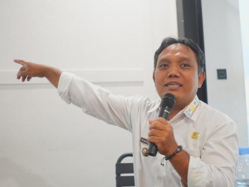 Fajar Harianto saat menjadi narasumber dalam kegiatan Coffee Morning yang digelar Dinas Komunikasi dan Informatika (Diskominfo) Kota Makassar di Kafe Nordu, Jalan Emmy Saelan, Rabu (5/8/2026). @Jejakfakta/dok. Humas Pemkot Makassar
