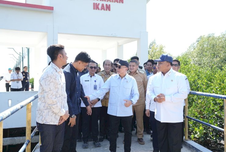 Munafri Dampingi Zulkifli Hasan Monitoring Pembangunan Kampung Nelayan Merah Putih di Untia
