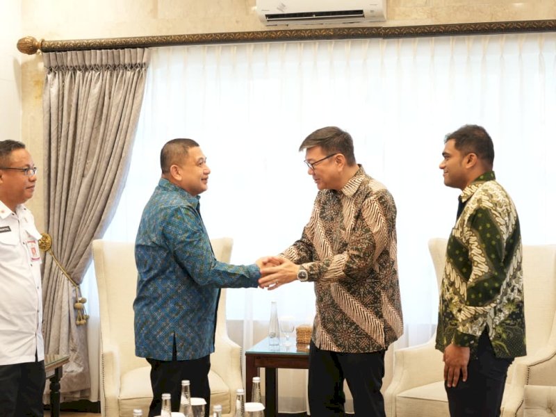 Wali Kota Makassar, Munafri Arifuddin, menerima audiensi Duta Besar Singapura untuk Indonesia, Kwok Fook Seng, di Rumah Jabatan Wali Kota Makassar, Rabu (5/8/2026). @Jejakfakta/dok. Humas Pemkot Makassar