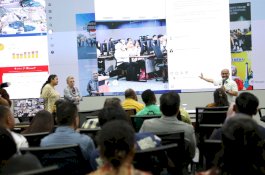 Kominfo Makassar Perkenalkan Lontara+ kepada Peserta Australia Awards sebagai Praktik Baik Transformasi Digital