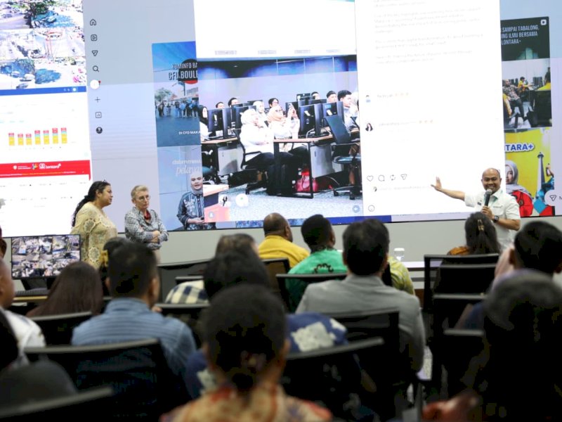 Kepala Dinas Komunikasi dan Informatika Kota Makassar, Muhammad Roem, saat menerima kunjungan peserta Australia Awards Short Course: Governance and Public Policy Making for Subnational Governments (Aceh and Eastern Indonesia) di Makassar Virtual Economic Center (MARVEC), Gedung Makassar Government Center (MGC), Rabu (5/8/2026). @Jejakfakta/dok. Humas Pemkot Makassar
