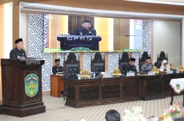 Bupati Irwan Sampaikan Pendapat Akhir Ranperda Penyertaan Modal Perumdam Waemami di Paripurna DPRD
