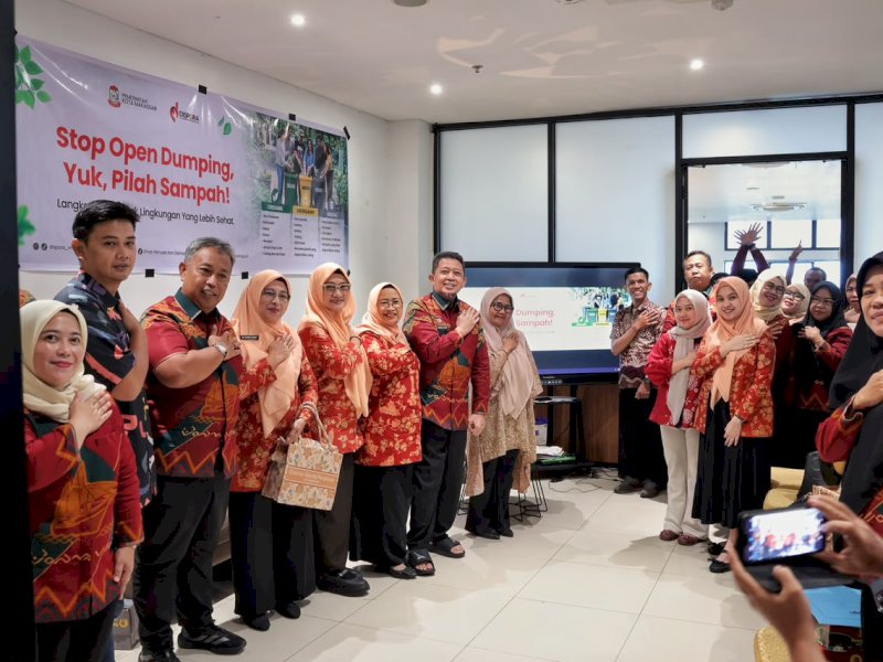 Kepala Dinas Pemuda dan Olahraga Kota Makassar, Syamsul Bahri, saat Sosialisasi Gerakan Pilah Sampah yang digelar di lingkungan kerjanya, Kamis (6/8/2026). @Jejakfakta/dok. Humas Dispora Makassar