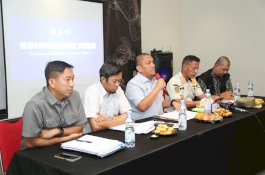 Di Hadapan Puluhan Media, Bupati Irwan Jelaskan Pengosongan Lahan Laoli