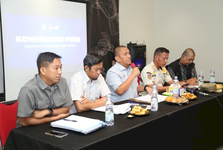 Di Hadapan Puluhan Media, Bupati Irwan Jelaskan Pengosongan Lahan Laoli