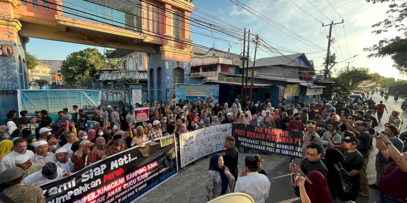 Ratusan Warga dan Tokoh Masyarakat Tutup Jalan Ir. Sutami, Tolak PLTSa di Tamalanrea