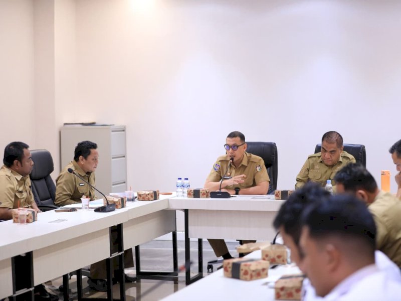 Sekretaris Daerah (Sekda) Kota Makassar, Andi Zulkifly Nanda, saat memimpin rapat menyambut peringatan Hari Ulang Tahun (HUT) ke-81 Kemerdekaan Republik Indonesia tahun 2026, Sabtu (8/8/2026). @Jejakfakta/dok. Humas Pemkot Makassar