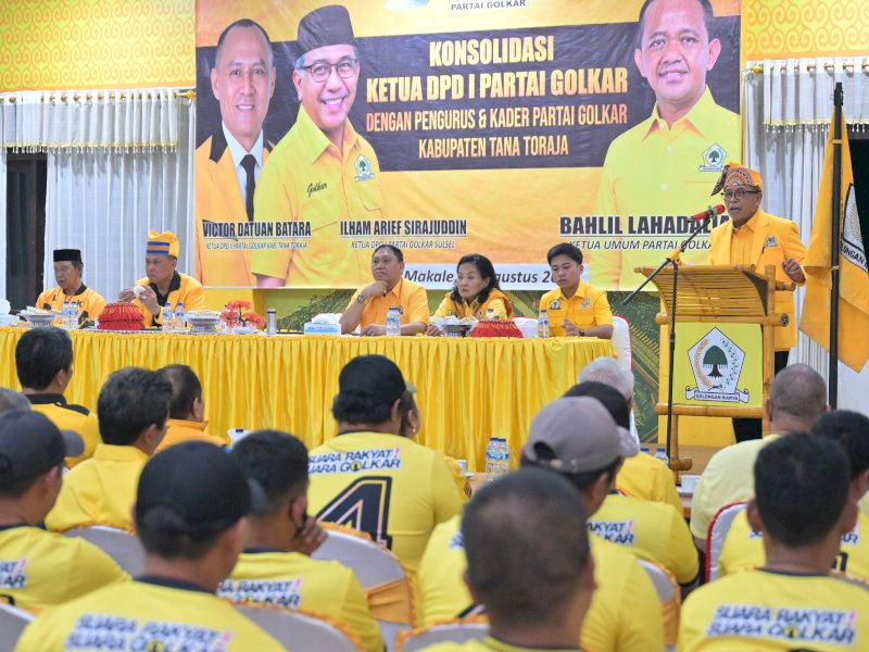 Ketua DPD Partai Golkar Sulawesi Selatan, Ilham Arief Sirajuddin (IAS) , kosolidasi ke Kantor DPD Partai Golkar Kabupaten Tana Toraja, Selasa malam (11/8/2026). @jejakfaktacom/Reza