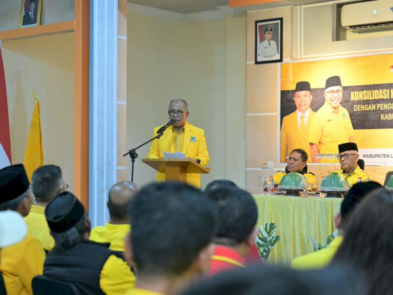 Ketua DPD Partai Golkar Sulawesi Selatan Ilham Arief Sirajuddin (IAS), saat melakukan konsolidasi dengan jajaran DPD Partai Golkar Luwu Timur di Hotel Lagaligo, Malili, Rabu malam (12/8/2026). @Jejakfakta/dok. Ist. 