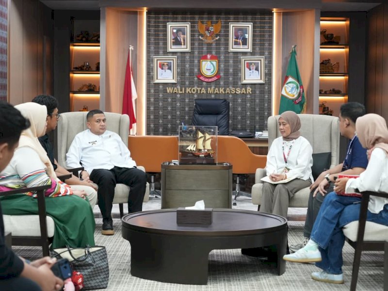 Race Director MHM, Safrita Aryana, saat audiensi persiapan MHM 2027 bersama Wali Kota Makassar Munafri Arifuddin di Balai Kota Makassar, Jumat (14/8/2026). @Jejakfakta/dok. Humas Pemkot Makassar