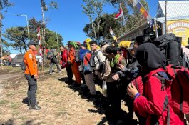 2.557 Pendaki Serbu Bawakaraeng untuk Kibarkan Merah Putih, 211 Personel SAR Disiagakan