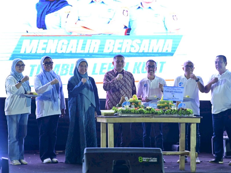 Perumda Air Minum Kota Makassar menggelar Gathering Pegawai di Pantai Indah Bosowa Makassar, Sabtu (15/8/2026). Kegiatan tersebut menjadi rangkaian puncak peringatan Hari Ulang Tahun (HUT) ke-102 Perumda Air Minum Kota Makassar. @Jejakfakta/dok. Humas PDAM 