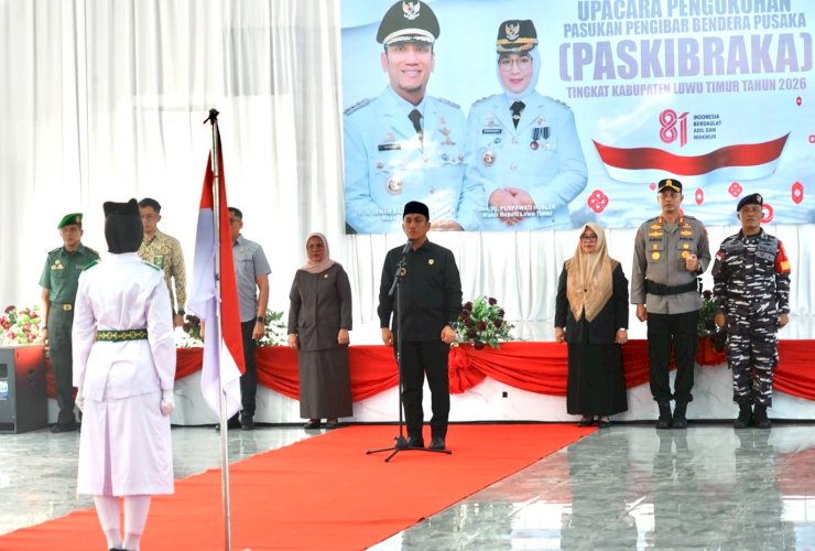 Dikukuhkan Bupati Irwan, Paskibraka Lutim Siap Kibarkan Merah Putih di HUT RI ke-81