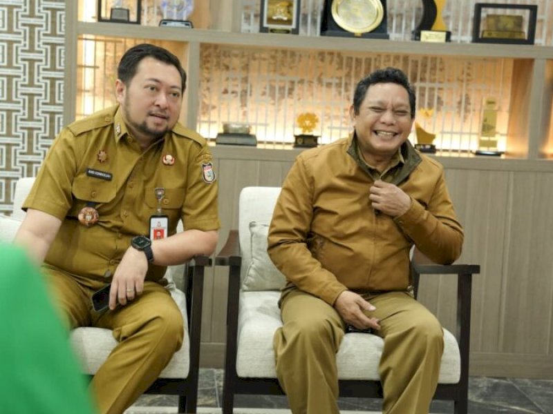 Kepala Bapenda Kota Makassar, Andi Asminullah (kiri). @Jejakfakta/dok. Ist.