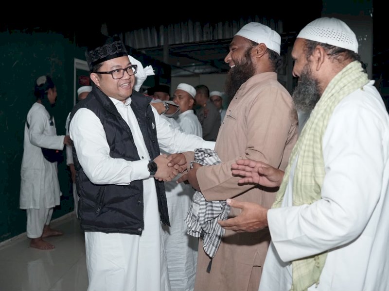 Wakil Bupati Gowa, Darmawangsyah Muin, menghadiri Ijtima Tahunan Umat Islam Kawasan Indonesia Timur yang digelar Yayasan Jami&rsquo; Al Hidayah Berkah di Masjid Jami&rsquo; Al Hidayah, Jalan Inspeksi Kanal Tamangapa Utara, Kelurahan Pacinongang, Kecamatan Somba Opu, Kabupaten Gowa, Senin (17/8/2026). @Jejakfakta/dok. Humas Pemkab Gowa