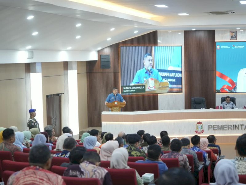Wali Kota Makassar, Munafri Arifuddin, saat memimpin rapat Monitoring dan Evaluasi (Monev) pelaksanaan program dan kegiatan Pemerintah Kota Makassar di Balai Kota Makassar, Kamis (20/8/2026). Rapat tersebut dihadiri jajaran OPD dan para camat. @Jejakfakta/dok. Humas Pemkot Makassar