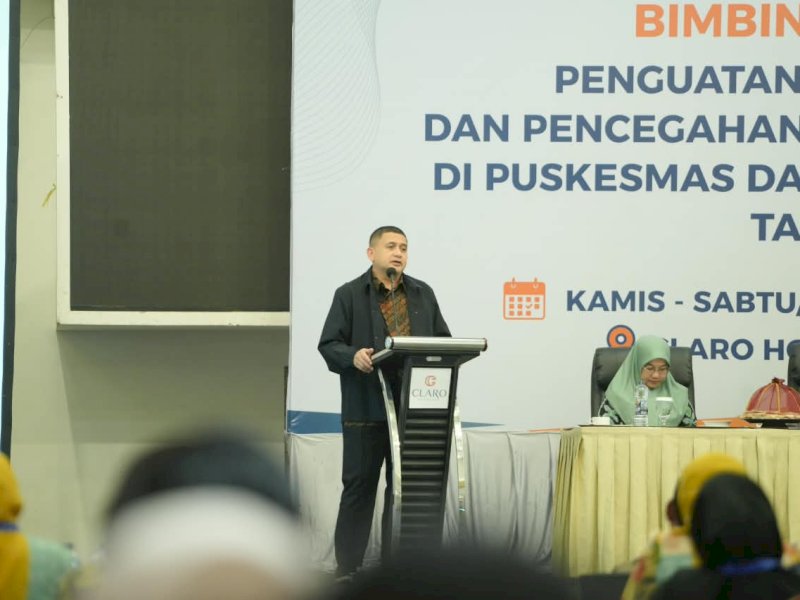 Wali Kota Makassar Munafri Arifuddin, saat menghadiri kegiatan Bimbingan Teknis Penguatan Tata Kelola BLUD dan Pencegahan Tindak Pidana Korupsi di Puskesmas dan RSUD Kota Makassar Tahun 2026 yang digelar di Hotel Claro Makassar, Kamis (20/8/2026) malam. @Jejakfakta/dok. Humas Pemkot Makassar
