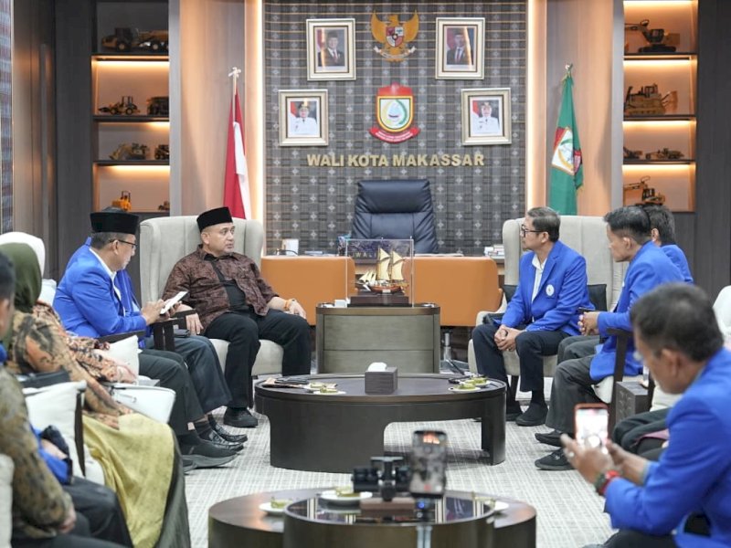 Wali Kota Makassar, Munafri Arifuddin, saat menerima silaturahmi Kerukunan Keluarga Daerah Barru (KKDB) di Balai Kota Makassar, Jumat (21/8/2026). @Jejakfakta/dok. Humas Pemkot Makassar