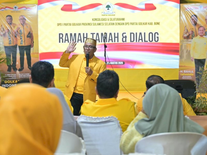 Ketua Terpilih DPD Partai Golkar Sulawesi Selatan, Ilham Arief Sirajuddin (IAS), saat bertemu sekitar 300 kader Golkar di Kantor Golkar Bone, Jalan Andi Besse Kajuara, Jumat malam (21/8/2026). @Jejakfakta/dok. IST.