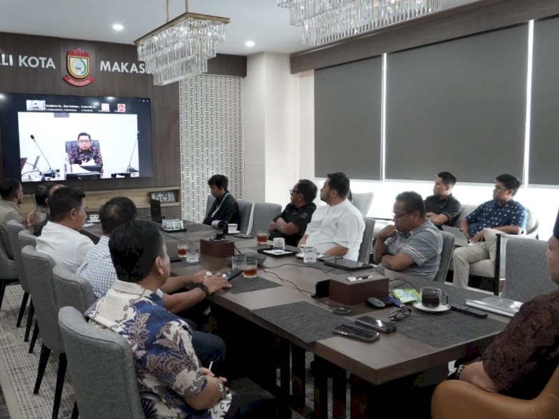 Wali Kota Makassar, Munafri Arifuddin, saat kick-off meeting secara daring bersama Direktur Utama PT Transportasi Jakarta (Transjakarta), Welfizon Yuza, Jumat (21/8/2026). @Jejakfakta/dok. Humas Pemkot Makassar