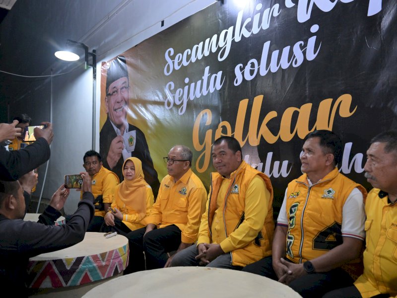 Keterangan pers IAS dikantor DPD Golkar Sinjai, Sabtu malam (22/8/2026). @jejakfaktacom/Reza.