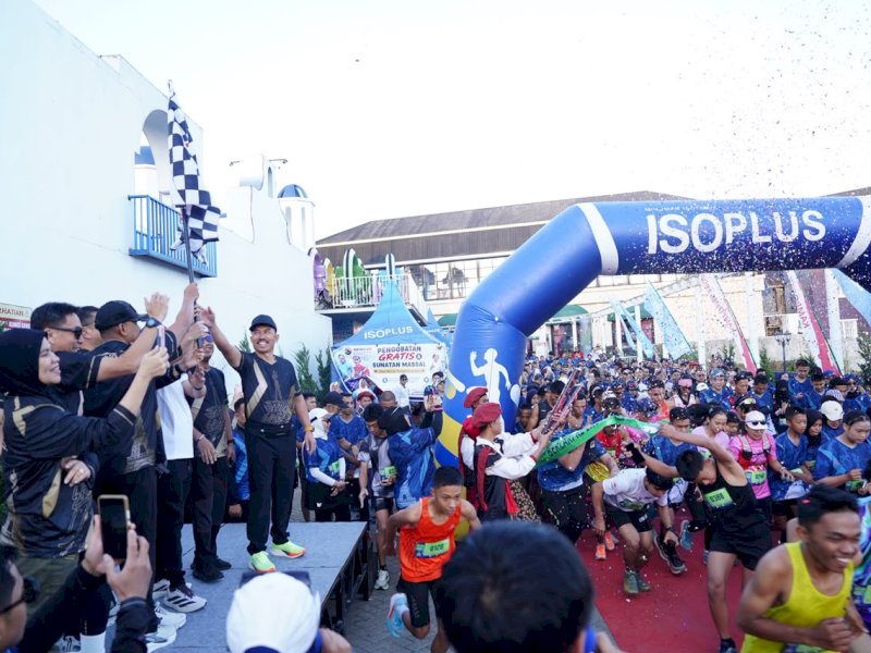 Wakil Bupati Gowa Darmawangsyah Muin, saat menghadiri Kampoeng Eropa City Trail Run 2026 yang berlangsung di Kampoeng Eropa Malino, Minggu (23/8/2026). @Jejakfakta/dok. Humas Pemkab Gowa
