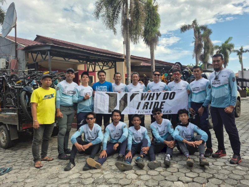 Lutim Squad ISSI Luwu Timur tak hanya mengoleksi sejumlah podium, tetapi juga berhasil membawa pulang penghargaan The Best Team Enduro Celebes Series 1. @Jejakfakta/dok. Ist.