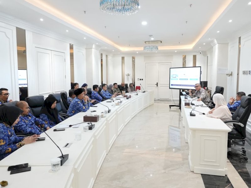 Pertemuan Wali Kota Makassar, Munafri Arifuddin, didampingi Ketua TP PKK Kota Makassar, Melinda Aksa, dan sejumlah Organisasi Perangkat Daerah (OPD) dengan CEO dan Founder IBR, Imat Badruddin, di Kantor Wali Kota Makassar, Senin (24/8/2026). @Jejakfakta/dok. Humas Pemkot Makassar