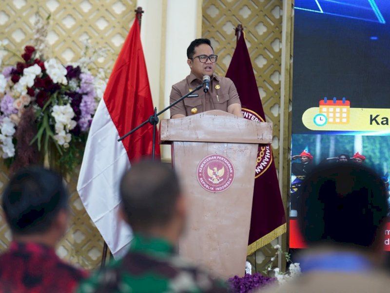 Wakil Bupati Gowa, Darmawangsyah Muin, saat menghadiri kegiatan Workshop Pembinaan Kesadaran Bela Negara (PKBN) yang digelar Kementerian Pertahanan Republik Indonesia di Kabupaten Gowa yang berlangsung di Gedung Serbaguna LL, Kamis (27/8/2026). @Jejakfakta/dok. Humas Pemkab Gowa