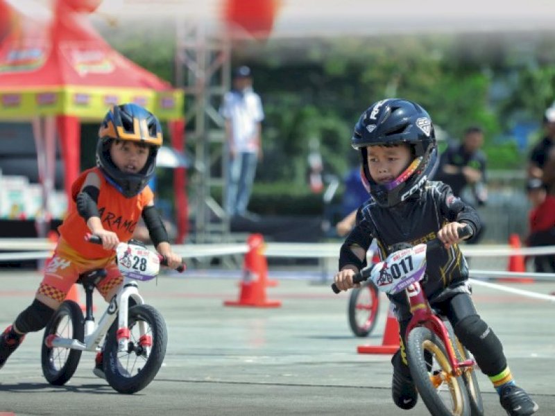 Makassar Bike Race 2026 digelar selama dua hari, 29&ndash;30 Agustus 2026, menghadirkan anak-anak melalui Balance Bike menjadi salah satu bagian penting pengenalan olahraga sejak dini. @Jejakfakta/dok. Humas Dispora Makassar