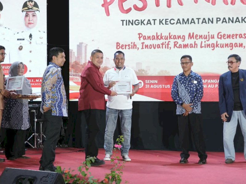 Wali Kota Makassar, Munafri Arifuddin, menghadiri pesta rakyat yang digelar Pemerintah Kecamatan Panakkukang di Lapangan Sepak Bola AURI, Kelurahan Karampuang, Senin (31/8/2026) malam. @Jejakfakta/dok. Humas Pemkot Makassar