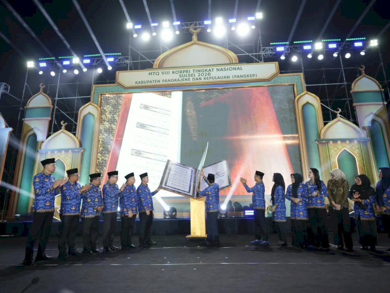 Wali Kota Makassar, Munafri Arifuddin, mendampingi Menteri Agama Republik Indonesia, Nasaruddin Umar, menutup Musabaqah Tilawatil Quran (MTQ) VIII KORPRI Nasional 2026 di Alun-alun Lapangan Citra Mas, Kabupaten Pangkajene dan Kepulauan (Pangkep), Sabtu (29/8/2026) malam. @Jejakfakta/dok. Humas Pemkot Makassar