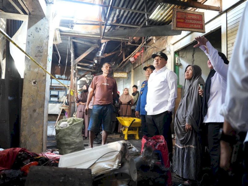 Wali Kota Makassar, Munafri Arifuddin, saat meninjau langsung lokasi kebakaran Pasar Pa&rsquo;baeng-baeng, Kecamatan Tamalate, Rabu (2/9/2026). @Jejakfakta/dok. Humas Pemkot Makassar