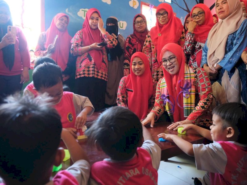 Bupati Gowa, Sitti Husniah Talenrang, saat menghadiri peresmian TK Mutiara Usman di Desa Barembeng, Kecamatan Bontonompo, Kamis (3/9/2026). @Jejakfakta/dok. Humas Pemkab Gowa