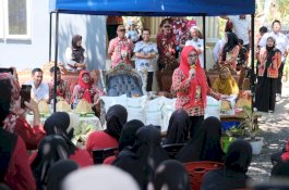 Bupati Gowa Salurkan Bantuan Pangan untuk 73.780 Penerima, Warga Bontonompo Dapat Beras 30 Kg